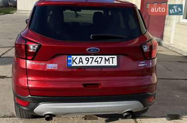 Внедорожник / Кроссовер Ford Escape 2018 в 