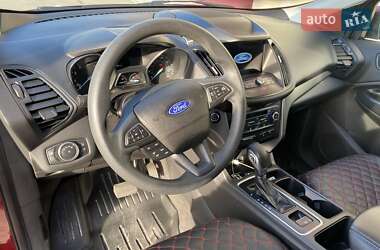 Внедорожник / Кроссовер Ford Escape 2018 в 