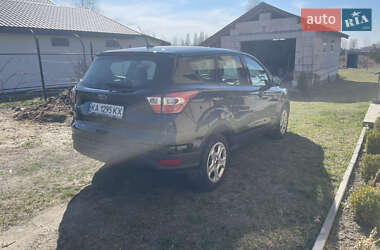Внедорожник / Кроссовер Ford Escape 2017 в 