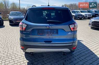 Внедорожник / Кроссовер Ford Escape 2018 в 