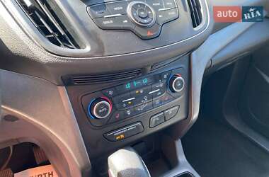 Внедорожник / Кроссовер Ford Escape 2018 в 