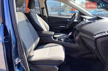 Внедорожник / Кроссовер Ford Escape 2018 в 