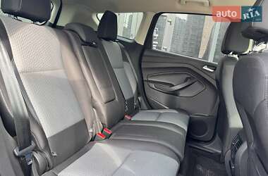 Внедорожник / Кроссовер Ford Escape 2017 в 
