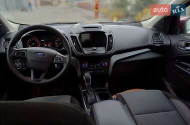Внедорожник / Кроссовер Ford Escape 2018 в 