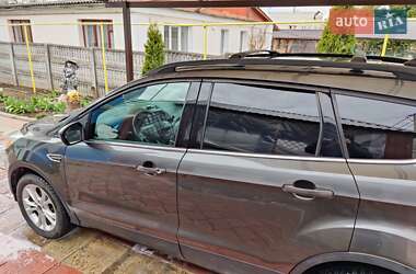 Внедорожник / Кроссовер Ford Escape 2017 в 