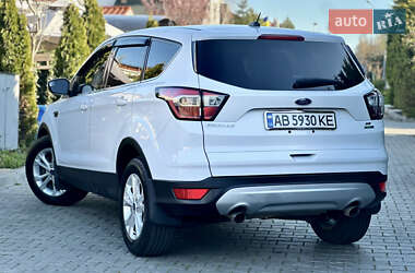 Позашляховик / Кросовер Ford Escape 2017 в 