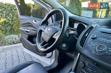 Позашляховик / Кросовер Ford Escape 2017 в 