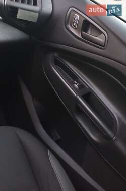 Позашляховик / Кросовер Ford Escape 2014 в 
