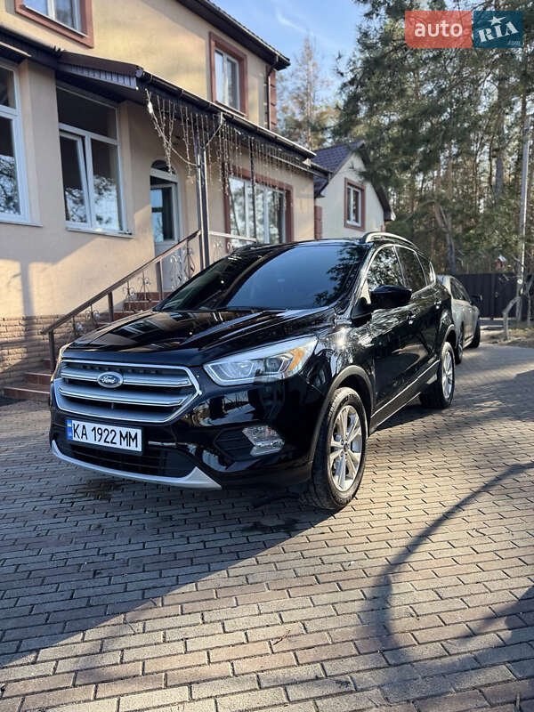 Внедорожник / Кроссовер Ford Escape 2017 в 