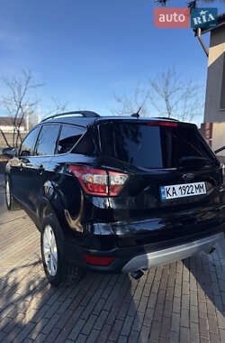 Внедорожник / Кроссовер Ford Escape 2017 в 