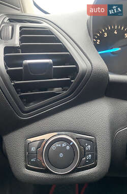 Внедорожник / Кроссовер Ford Escape 2016 в 