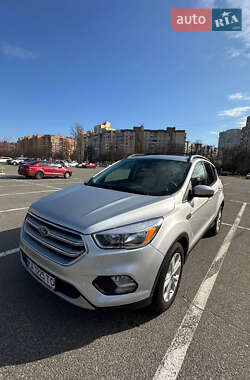 Внедорожник / Кроссовер Ford Escape 2016 в 