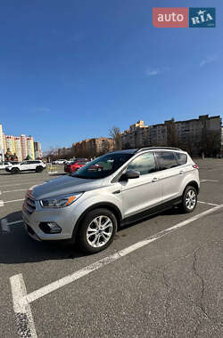 Внедорожник / Кроссовер Ford Escape 2016 в 