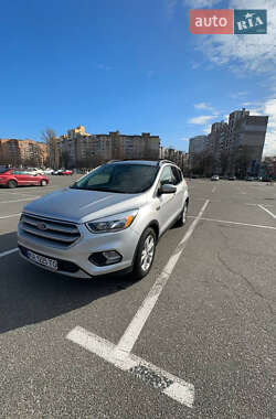 Внедорожник / Кроссовер Ford Escape 2016 в 