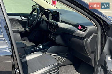 Внедорожник / Кроссовер Ford Escape 2020 в 