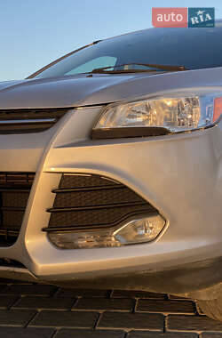 Позашляховик / Кросовер Ford Escape 2014 в 