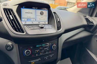 Внедорожник / Кроссовер Ford Escape 2019 в 