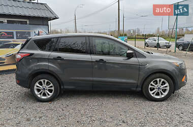 Внедорожник / Кроссовер Ford Escape 2017 в 