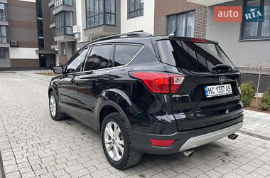 Внедорожник / Кроссовер Ford Escape 2019 в 