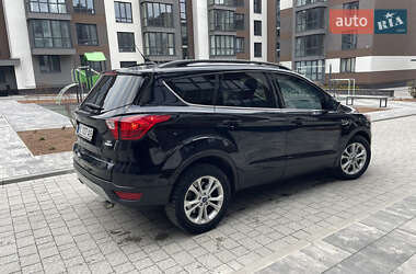 Внедорожник / Кроссовер Ford Escape 2019 в 