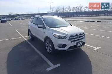 Внедорожник / Кроссовер Ford Escape 2016 в 