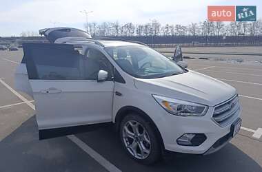 Внедорожник / Кроссовер Ford Escape 2016 в 