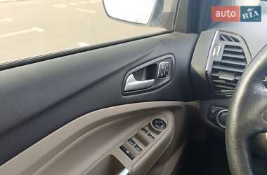 Внедорожник / Кроссовер Ford Escape 2016 в 