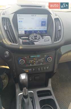 Внедорожник / Кроссовер Ford Escape 2016 в 