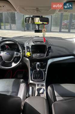 Позашляховик / Кросовер Ford Escape 2013 в 