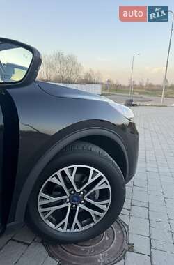 Внедорожник / Кроссовер Ford Escape 2020 в 