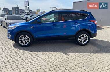 Внедорожник / Кроссовер Ford Escape 2017 в 
