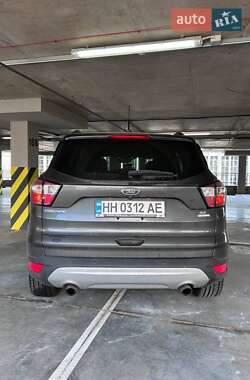Внедорожник / Кроссовер Ford Escape 2017 в 