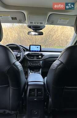 Внедорожник / Кроссовер Ford Escape 2022 в 