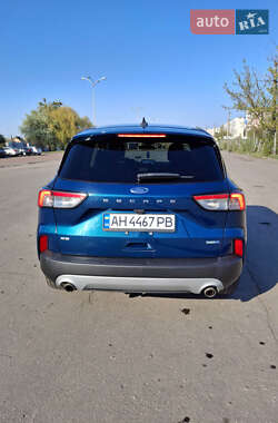 Внедорожник / Кроссовер Ford Escape 2020 в 