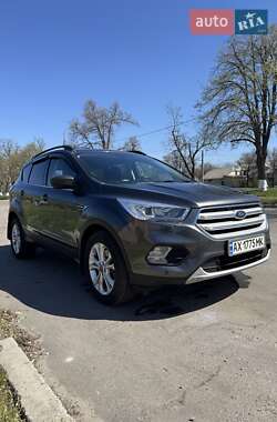 Внедорожник / Кроссовер Ford Escape 2018 в 