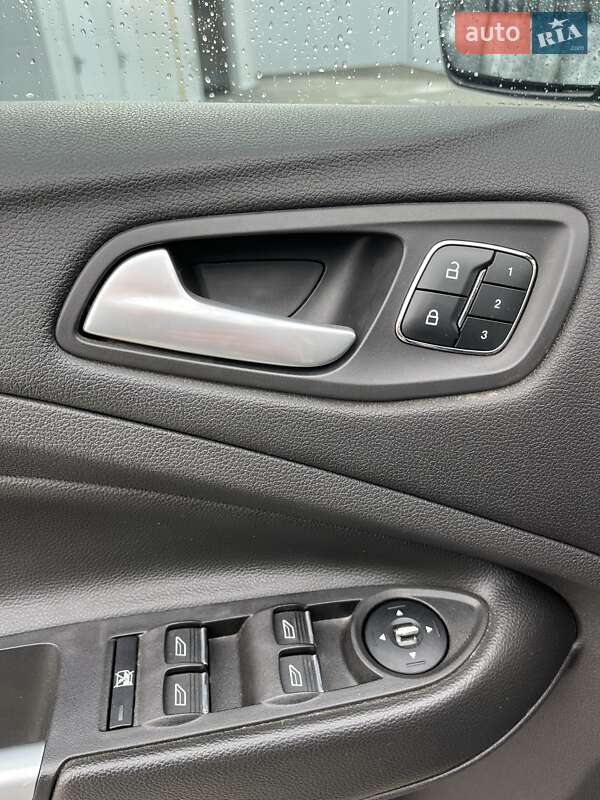 Внедорожник / Кроссовер Ford Escape 2013 в Ромнах