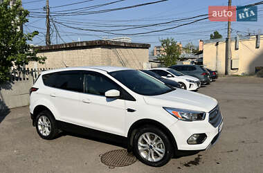 Внедорожник / Кроссовер Ford Escape 2017 в 