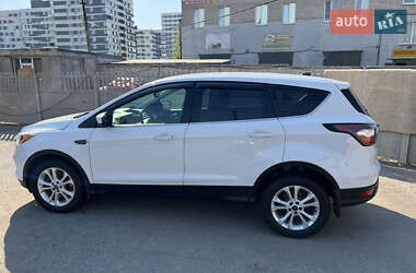 Внедорожник / Кроссовер Ford Escape 2017 в 