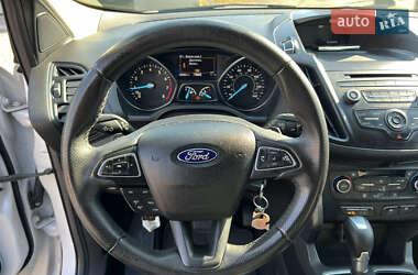 Внедорожник / Кроссовер Ford Escape 2017 в 