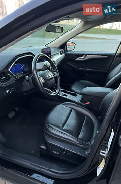 Внедорожник / Кроссовер Ford Escape 2020 в 