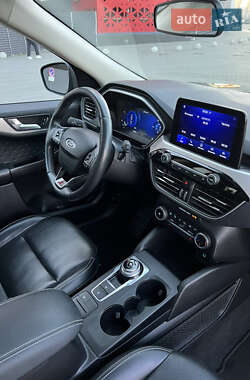 Внедорожник / Кроссовер Ford Escape 2020 в 
