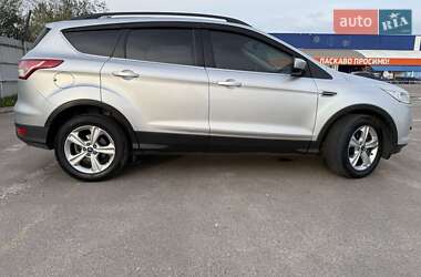 Позашляховик / Кросовер Ford Escape 2014 в 