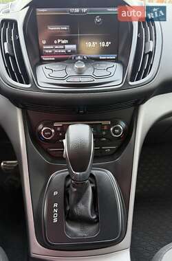 Позашляховик / Кросовер Ford Escape 2014 в 