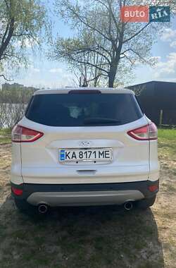 Внедорожник / Кроссовер Ford Escape 2012 в 