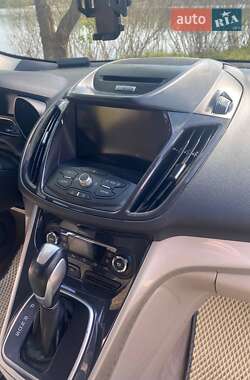 Внедорожник / Кроссовер Ford Escape 2012 в 
