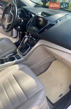 Внедорожник / Кроссовер Ford Escape 2012 в 