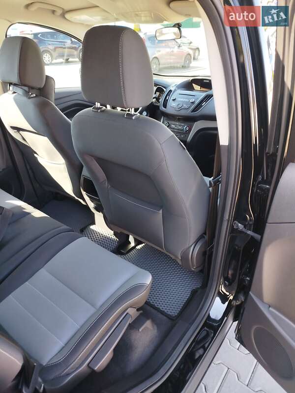 Внедорожник / Кроссовер Ford Escape 2017 в Южном