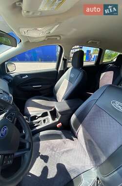Внедорожник / Кроссовер Ford Escape 2018 в 