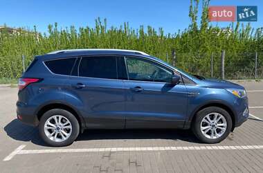 Внедорожник / Кроссовер Ford Escape 2018 в 