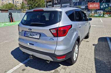 Внедорожник / Кроссовер Ford Escape 2019 в 